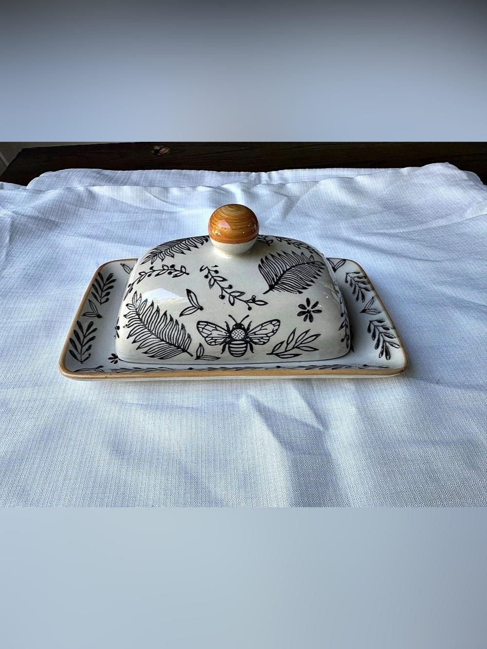 Young's Inc Floral Butter Dish Bee 🐝 in White & Black